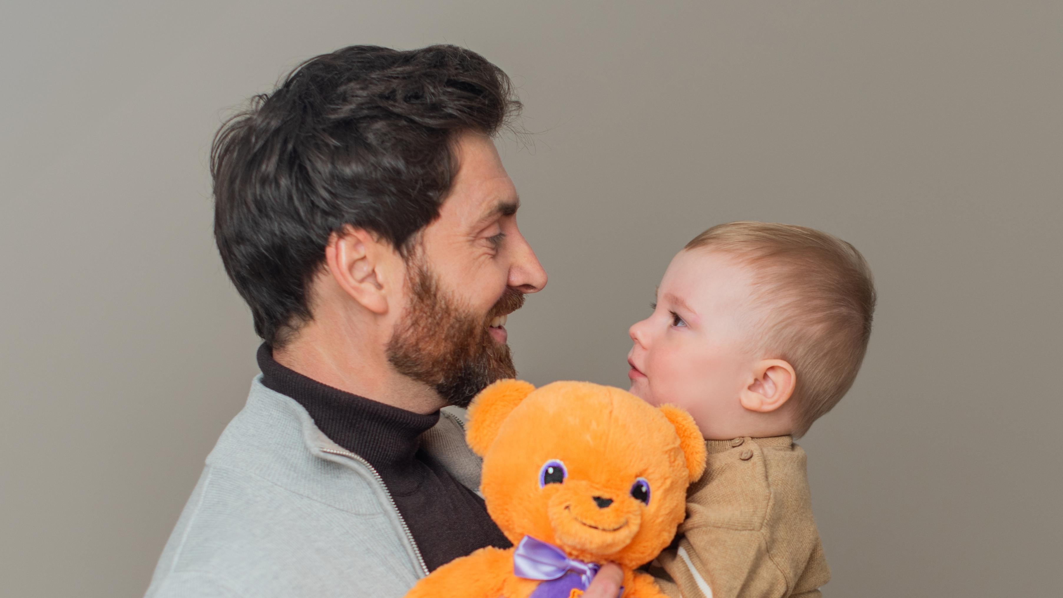 From Day One: How Dads Can Bond with Their Newborns